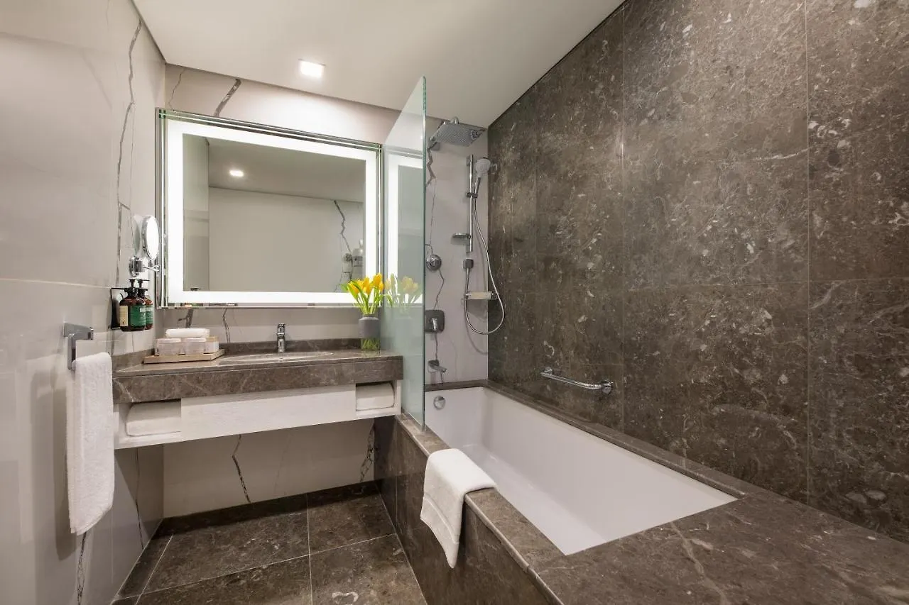Voco Dubai The Palm By Ihg Hotel United Arab Emirates